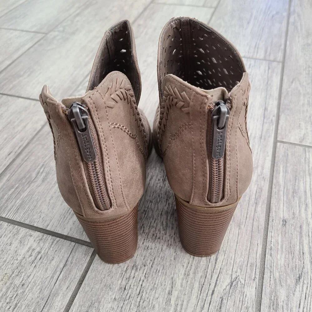 Indigo Rd. ankle booties perforated taupe women's size 9.5 - Picture 6 of 12